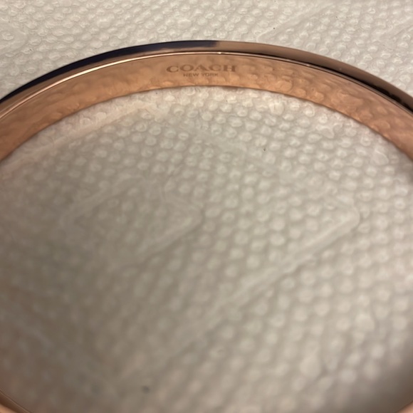 NWT Coach bangle rose gold with cristal. - Picture 3 of 4